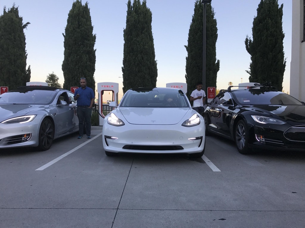 Tesla Model 3'ün final tasarımını gösteren fotoğraflar ortaya çıktı