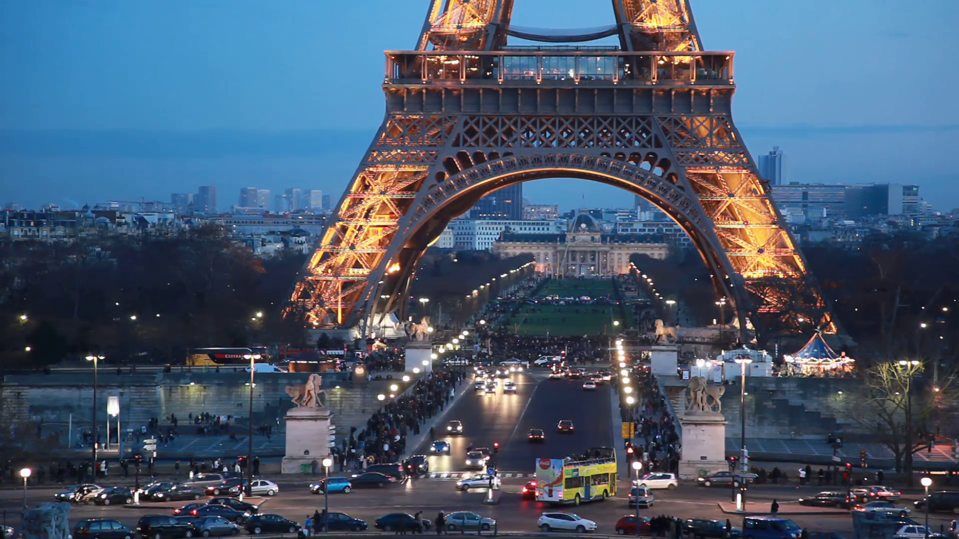 Fransa’dan dev adım: 23 yıl içinde benzinli ve dizel araçlar yasaklanacak