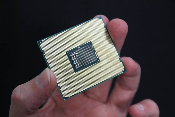 Intel Ryzen işlemciler ile Xeon yongalarını kıyasladı