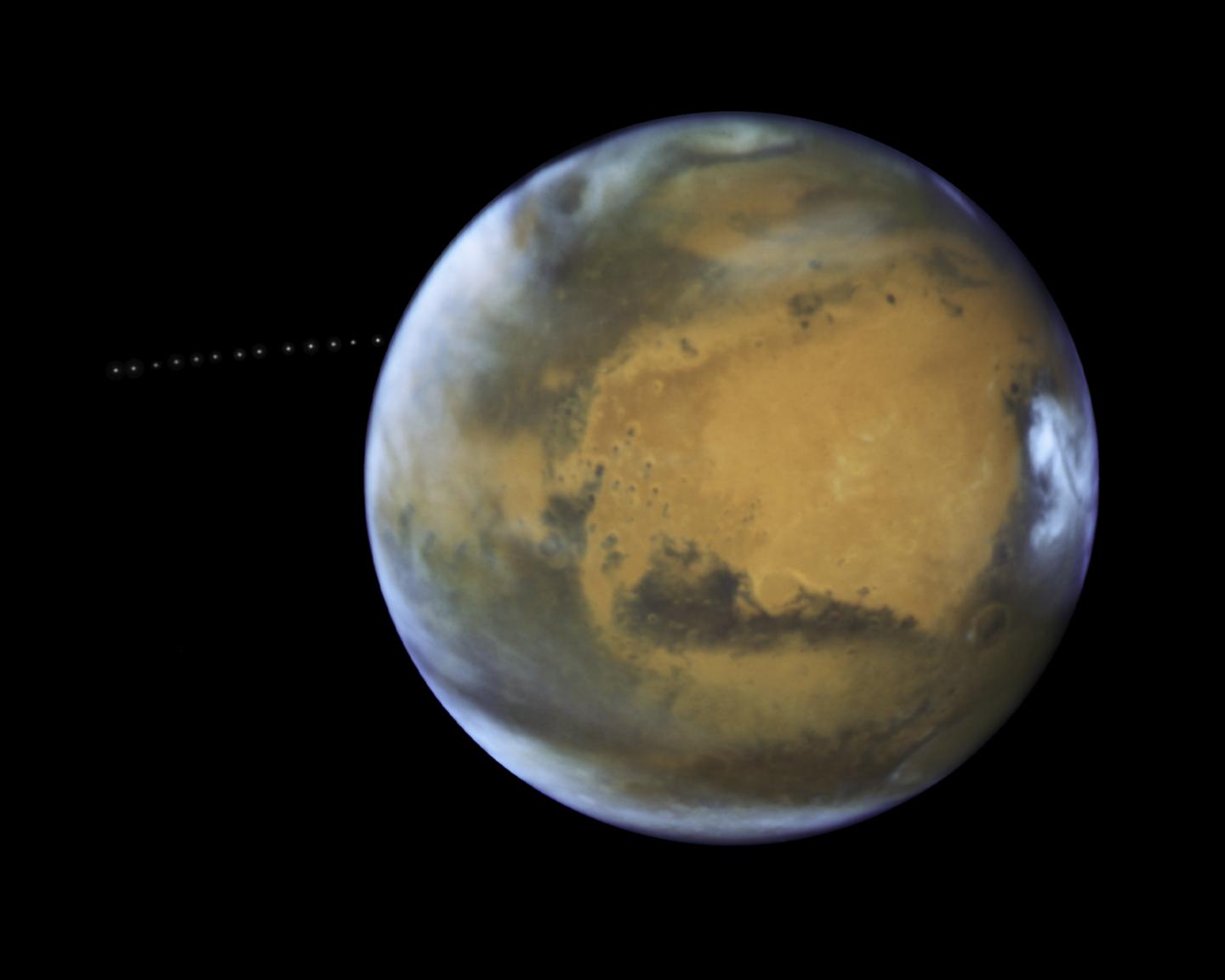 Hubble, Mars ve uydusu Phobos'u işte böyle görüntüledi