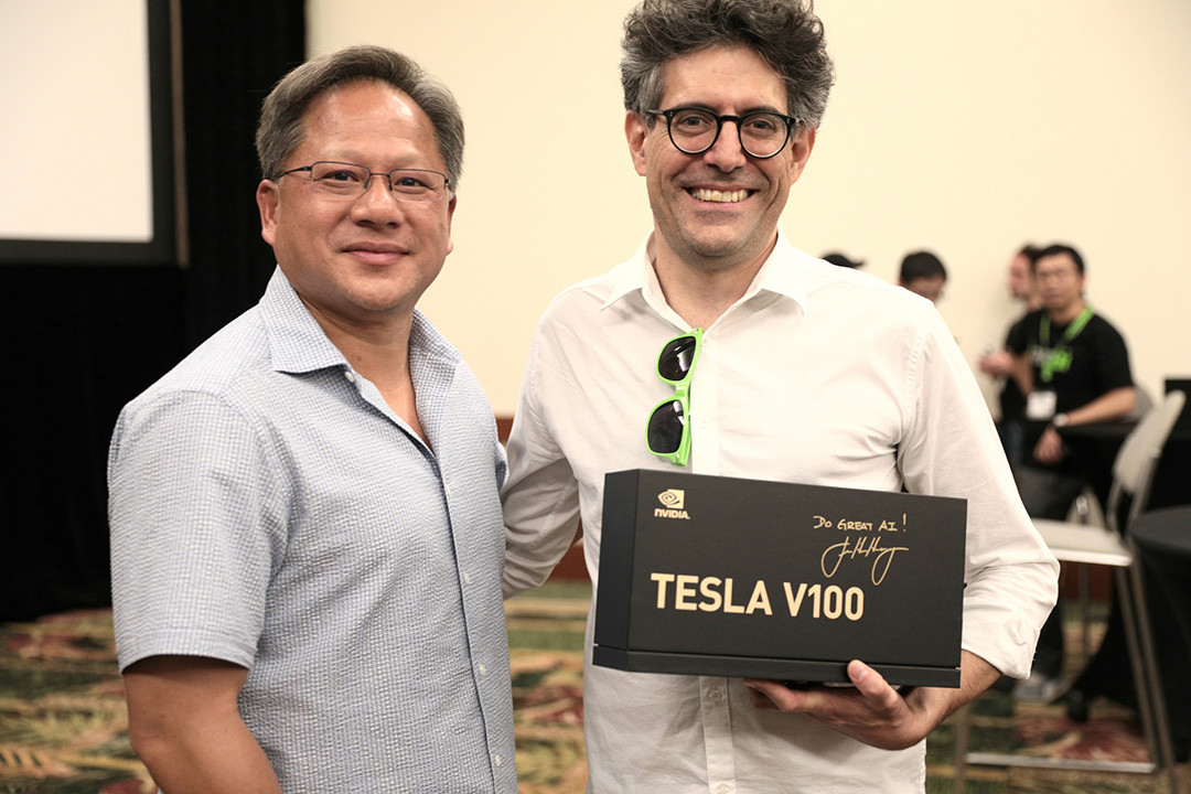 Nvidia CEO’sundan yapay zeka araştırmacılarına Tesla V100 hızlandırıcısı