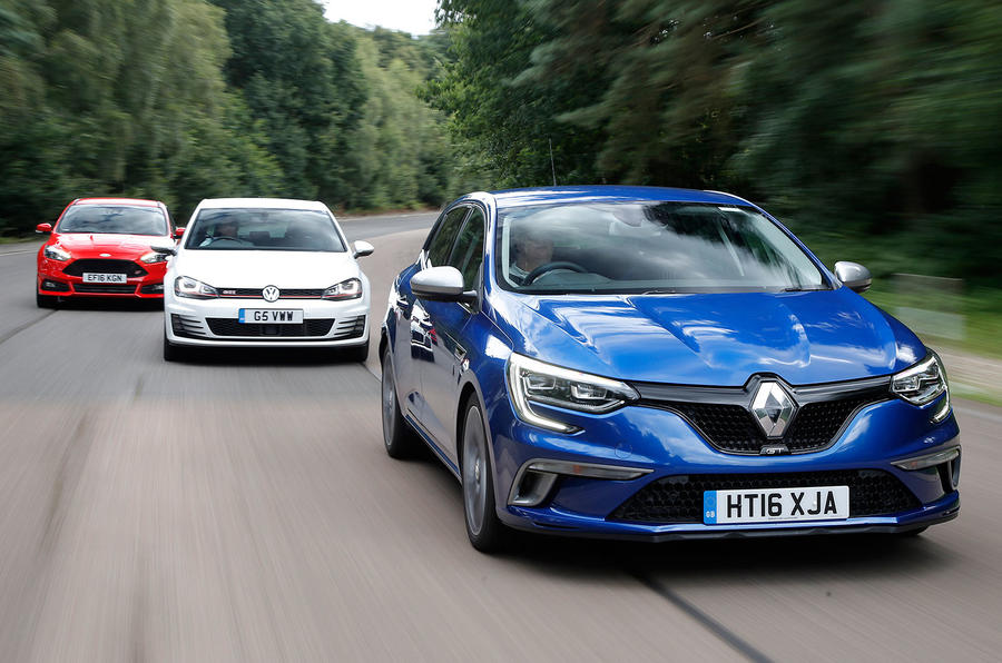 Volkswagen Golf vs Renault