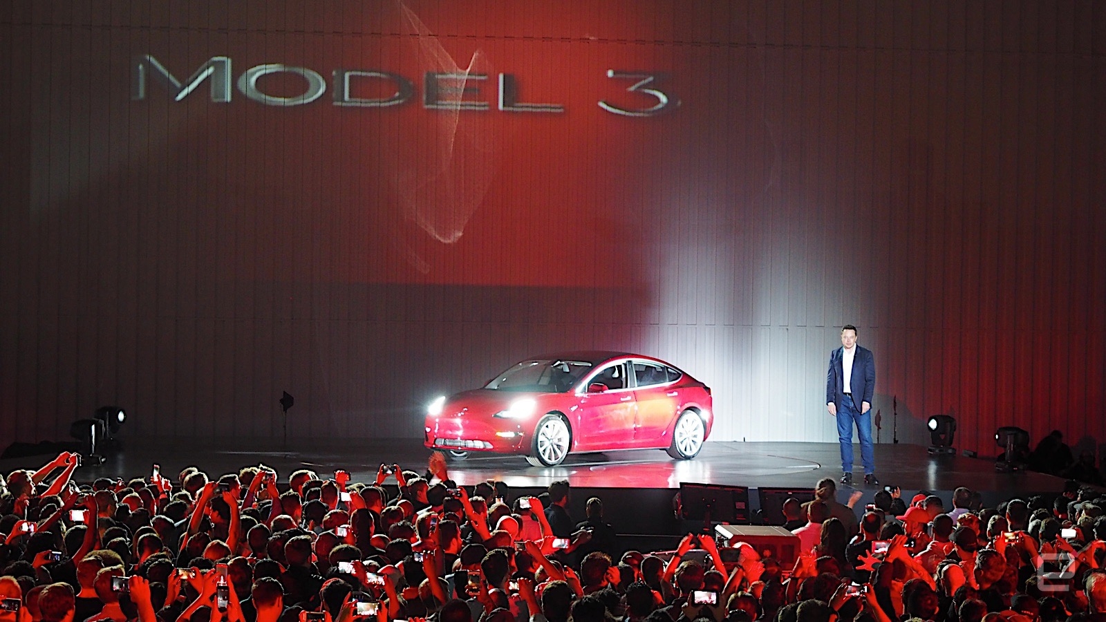 Tesla ilk Model 3'leri sahiplerine teslim etti
