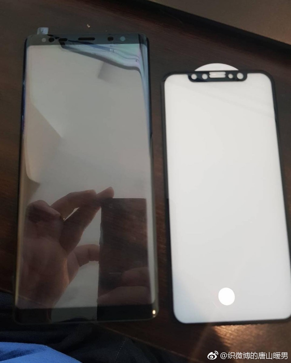 Galaxy Note 8 ve iPhone 8'in ekran panelleri aynı karede sızdı