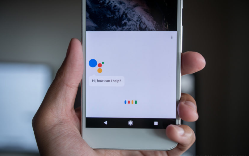 Google, Google Asistan destekli kulaklıklar üzerinde çalışıyor
