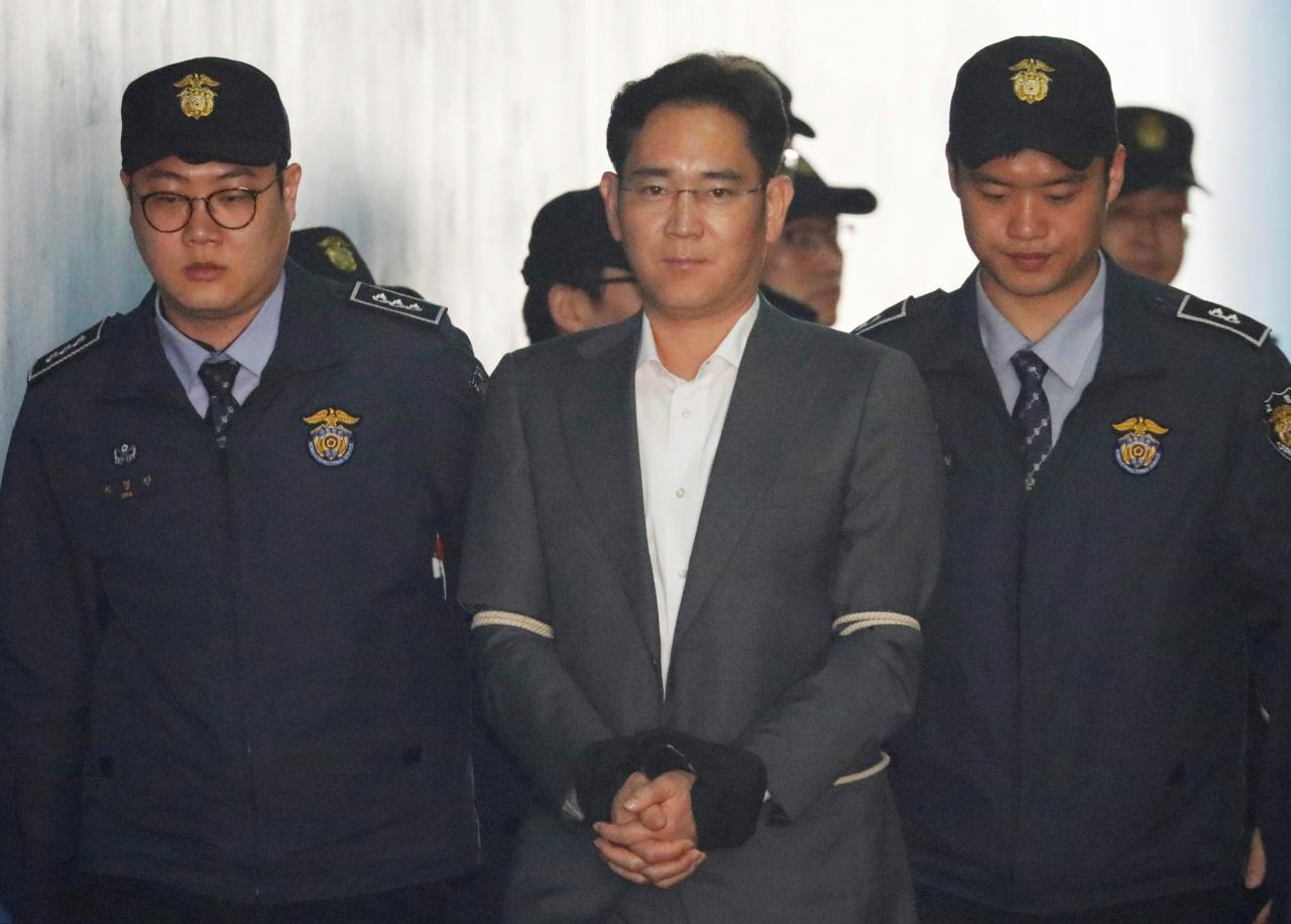 Samsung'un veliahtına 5 yıl hapis cezası