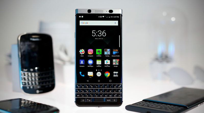 İlk suya dayanıklı BlackBerry klavyesiz olarak geliyor