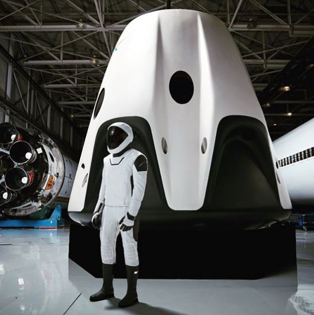 Elon Musk'ın fütüristik uzay giysisine bir de böyle bakın