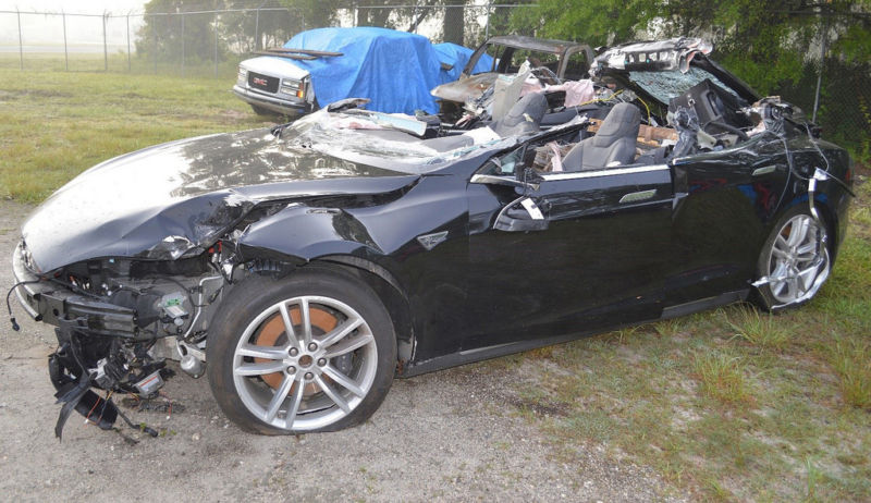 Tesla'nın ölümlü kazasıyla ilgili soruşturma tamamlandı: Sürücü ve teknoloji kusurlu