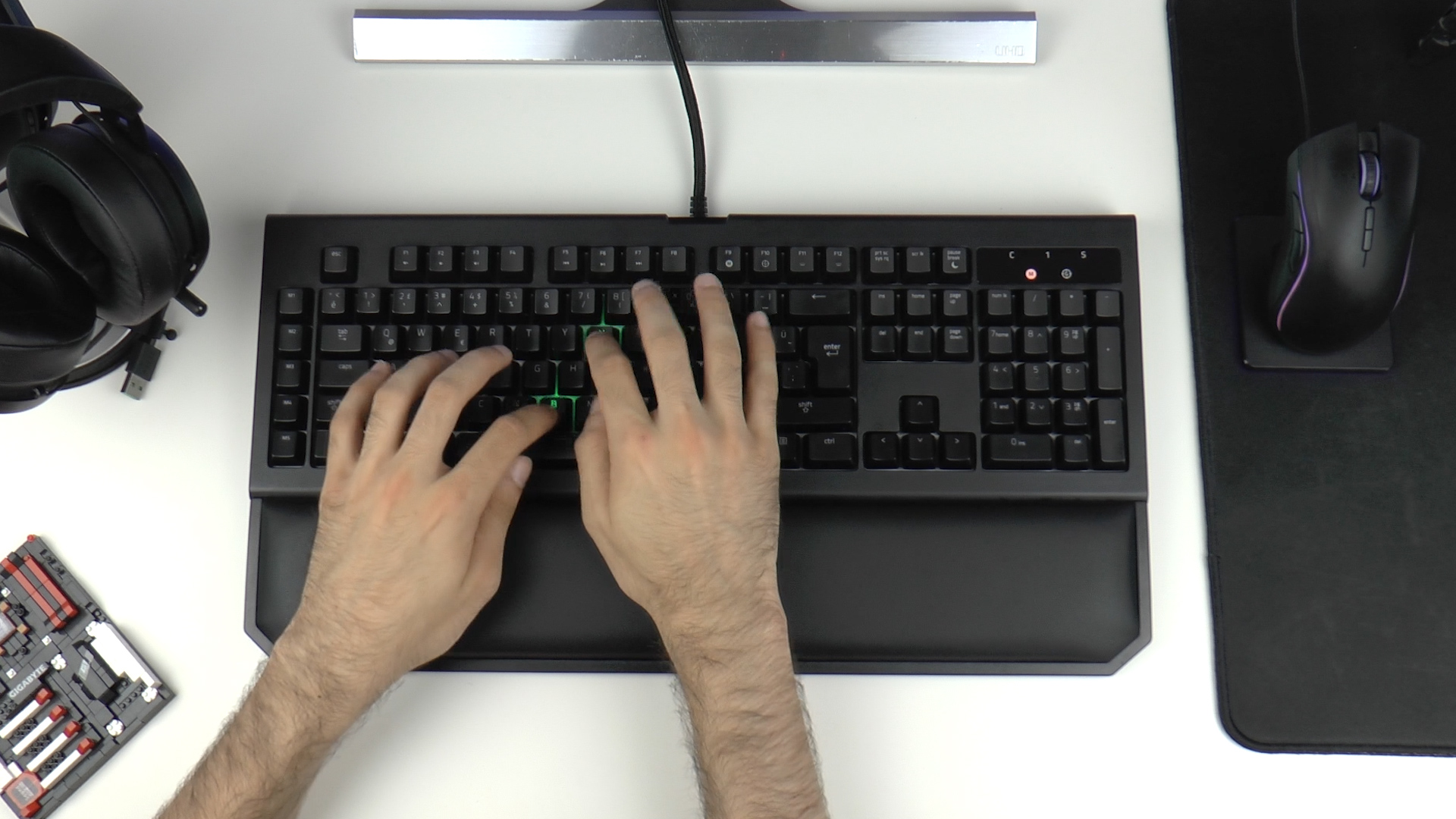 Razer'ın en iyi klavyesi testte 'Blackwidow V2 inceleme'