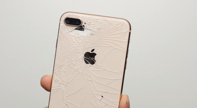 iPhone 8'deki cam arka panelin değişimi, ekrandan daha pahalı