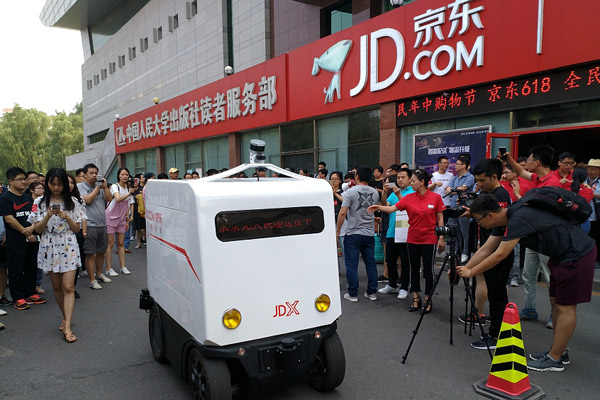Çinli JD sürücüsüz dağıtım araçlarını yola çıkardı