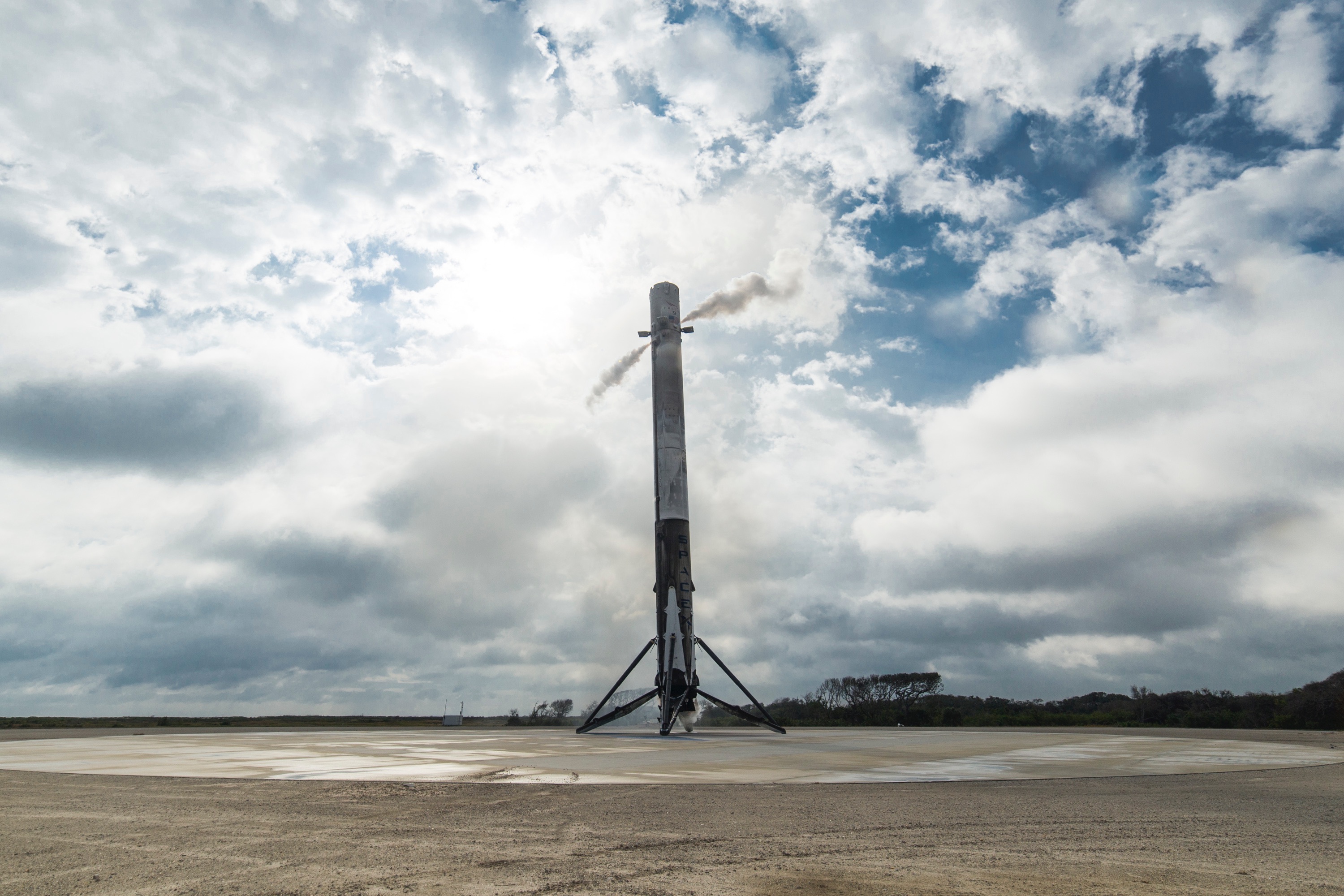 SpaceX, 48 saat içerisinde iki roket indirmeye hazırlanıyor