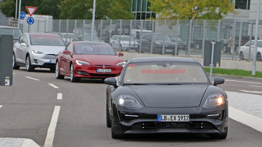 Porsche'nin elektrikli otomobili ilk kez gerçek yollarda görüntülendi