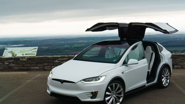 Tesla 11 bin Model X'i geri çağırıyor