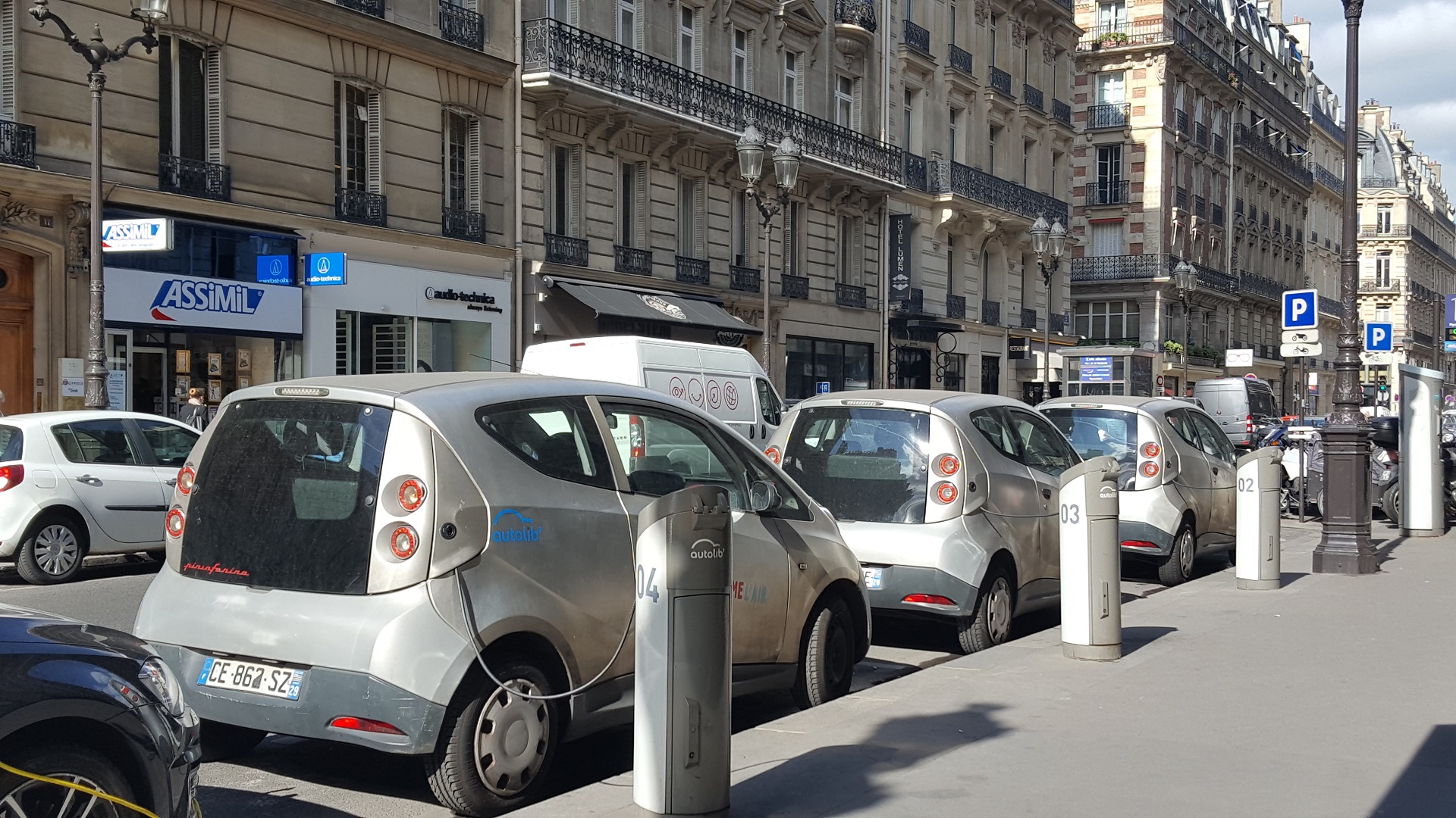 Paris'te 2030 yılından itibaren sadece elektrikli otomobiller olacak