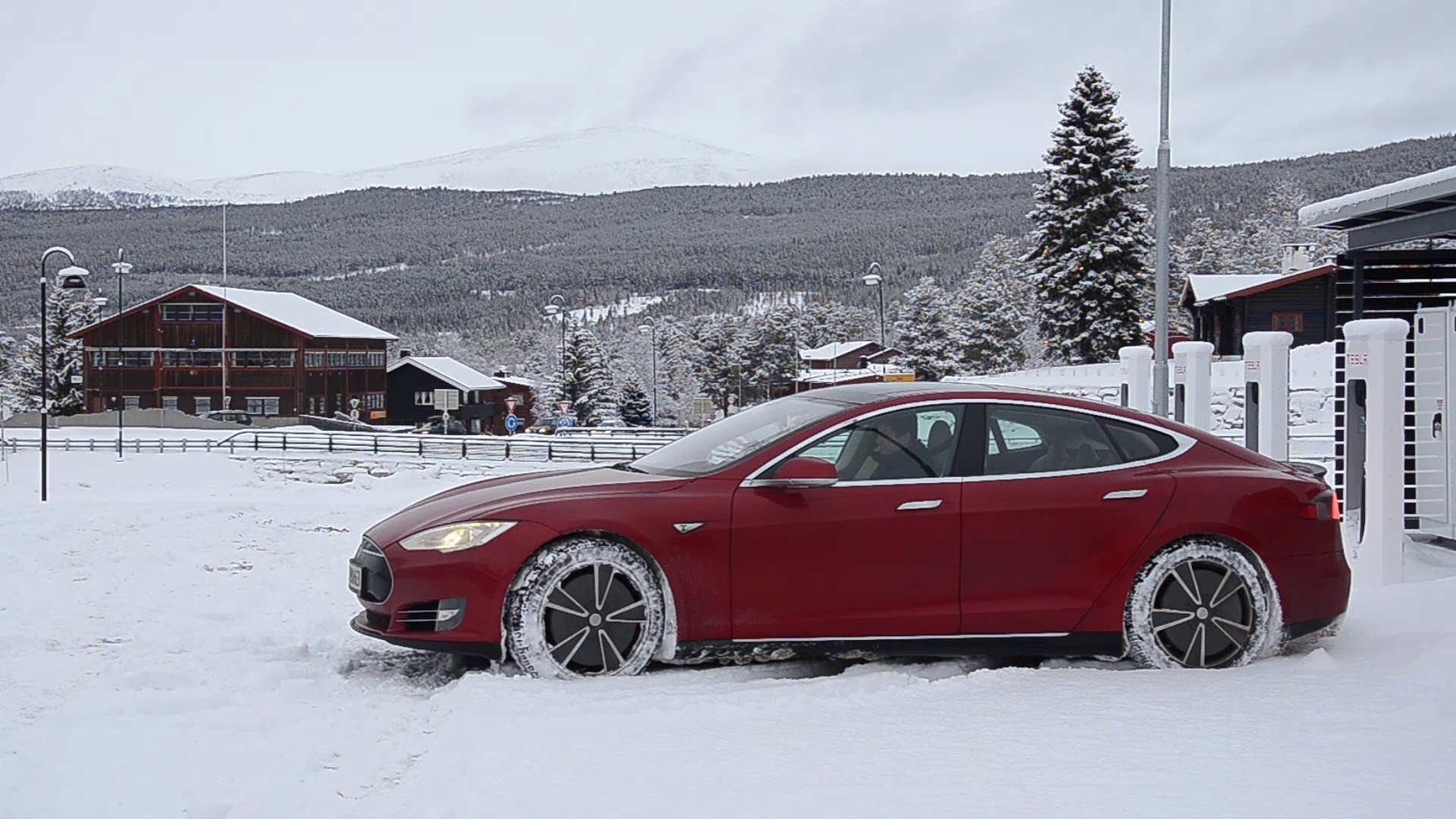 Norveç'ten elektrikli otomobillere ''Tesla Vergisi'' gelebilir