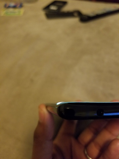 Samsung'un başı Note 8 ekranındaki ışık sızması sorunu ile dertte!