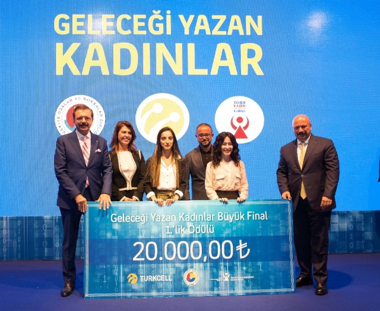 ‘Geleceği Yazan Kadınlar’ ödüllerini aldı