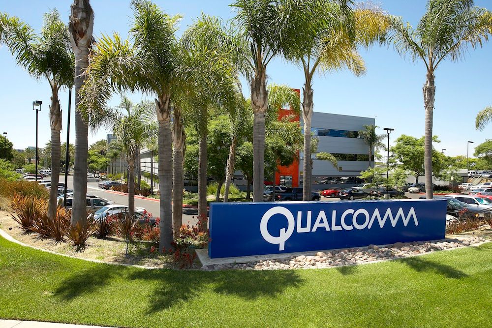 Apple ile mücadele Qualcomm’un belini büktü