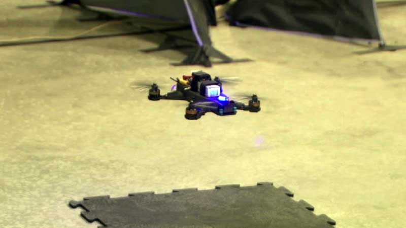 Yapay zekalı Drone insan kontrolündeki rakibine yarışı kılpayı kaybetti