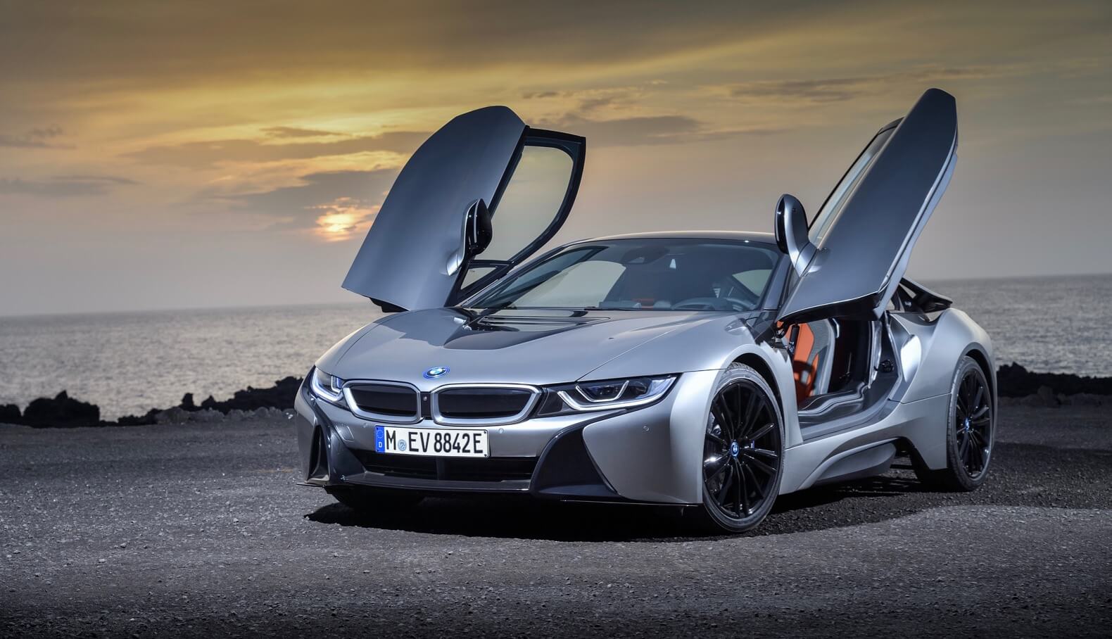 İşte karşınızda yeni BMW i8 Roadster ve güncellenmiş i8 Coupe