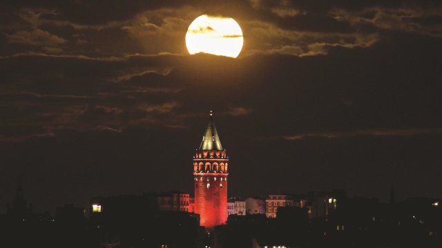Bu gece doğanın görsel şöleni var: Süper Ay