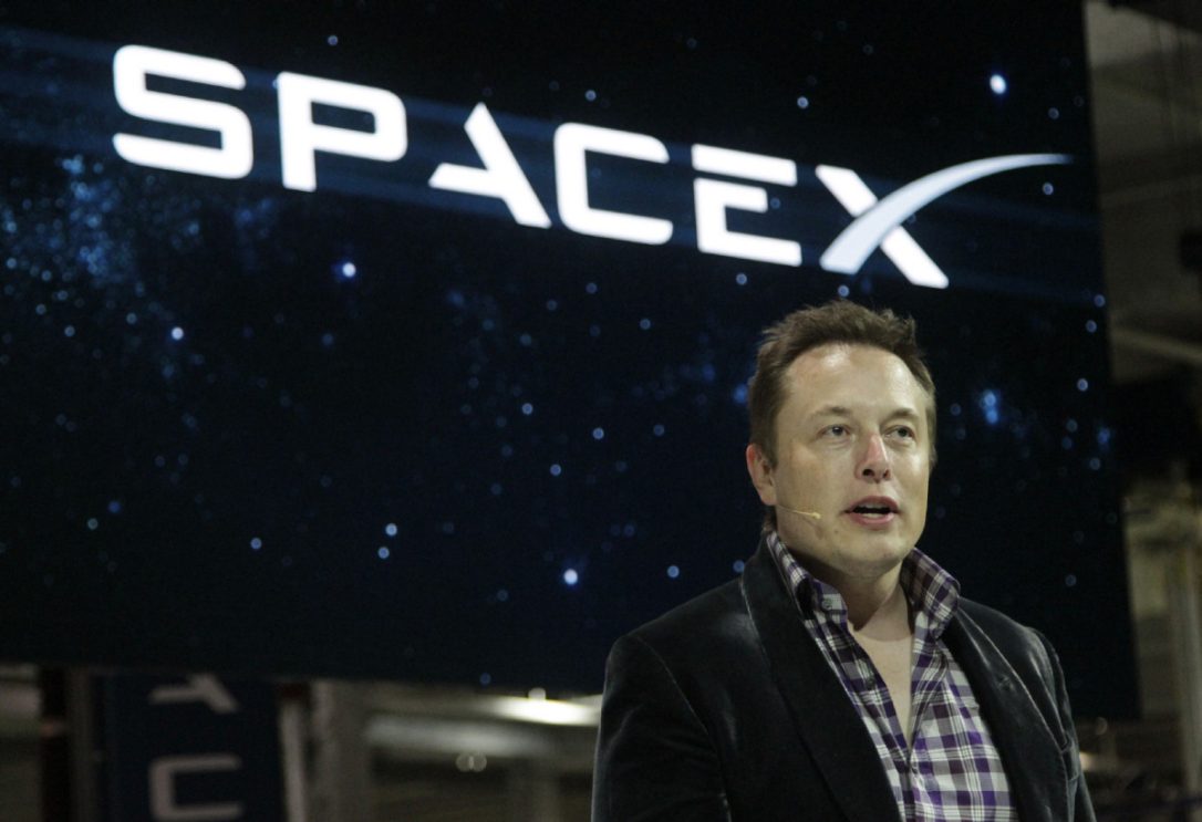 Tesla ile SpaceX'in birleşebileceği iddia ediliyor