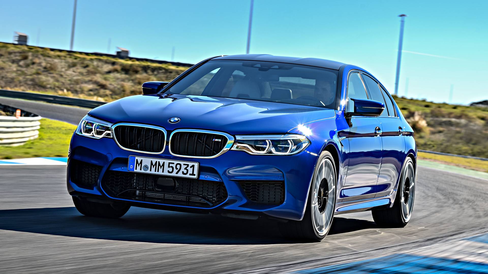 BMW, hibrit bir M5 versiyonu geliştiriyor