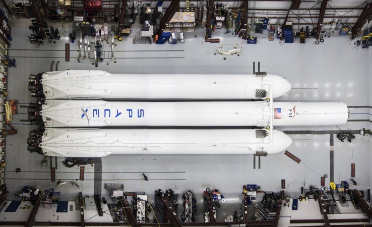 İşte Elon Musk'ın Roadster'ını Mars'a taşıyacak olan devasa roket Falcon Heavy