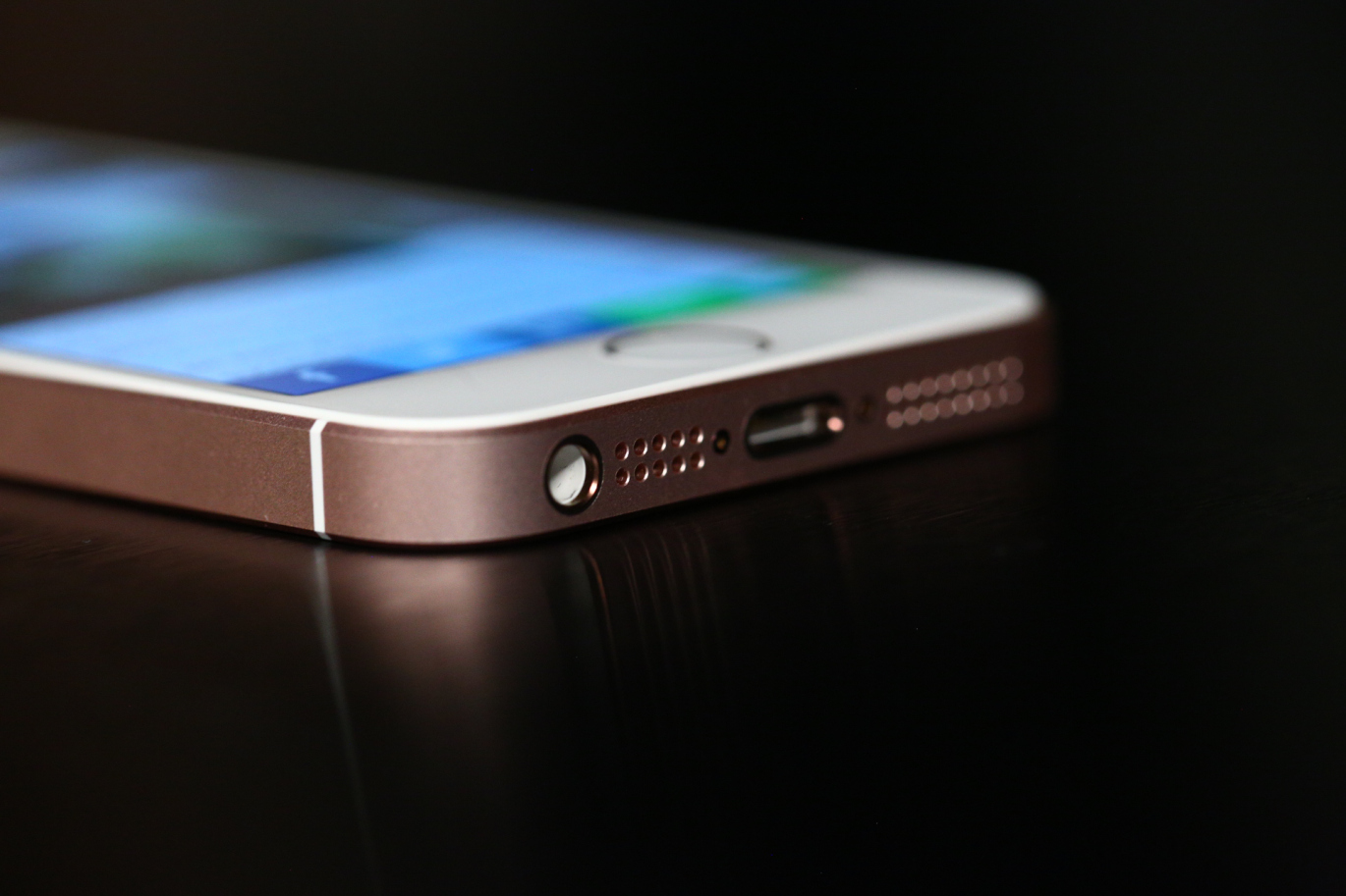 Apple: Eski bataryası olan telefonların hızını düşürüyoruz