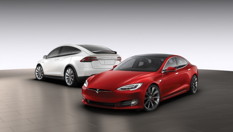Dört tekerden çekiş artık tüm Tesla Model S ve X'lerde standart olarak sunulacak
