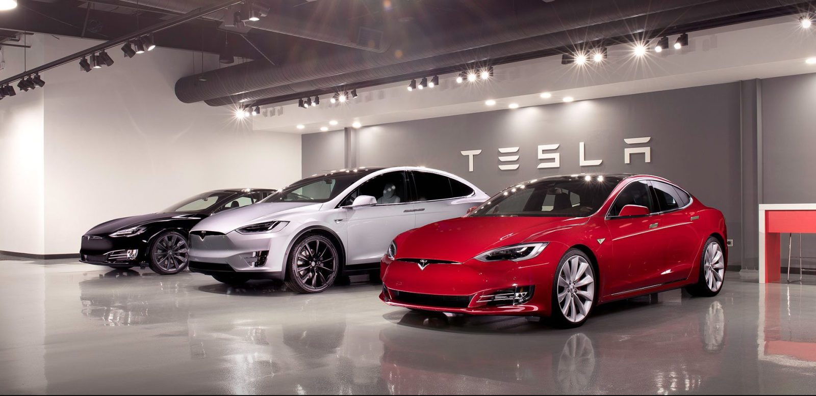 Dört tekerden çekiş artık tüm Tesla Model S ve X'lerde standart olarak sunulacak