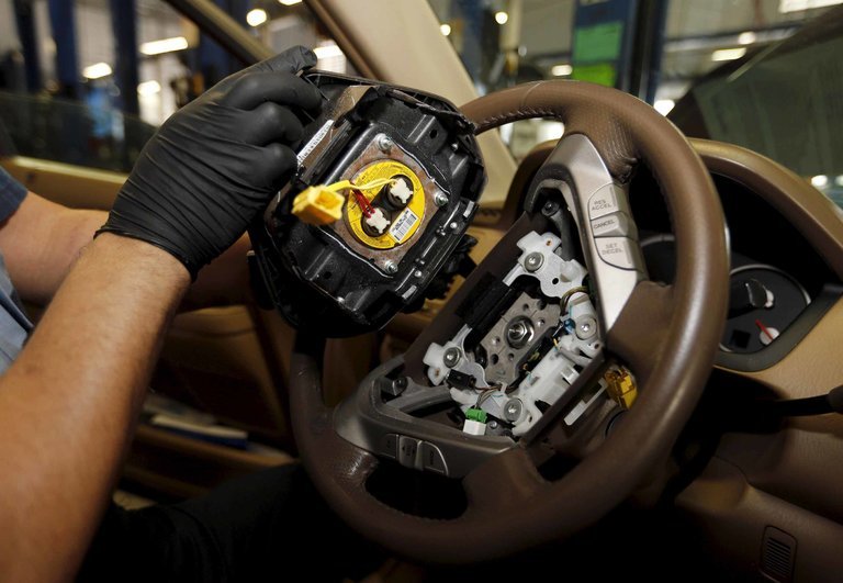 Takata, hava yastığı hatası nedeniyle 3,3 milyon aracı daha geri çağırıyor