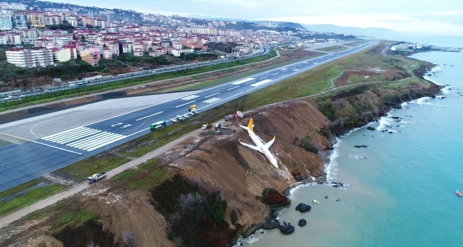Trabzon’da pistten çıkan Pegasus uçağının korkutucu drone görüntüleri