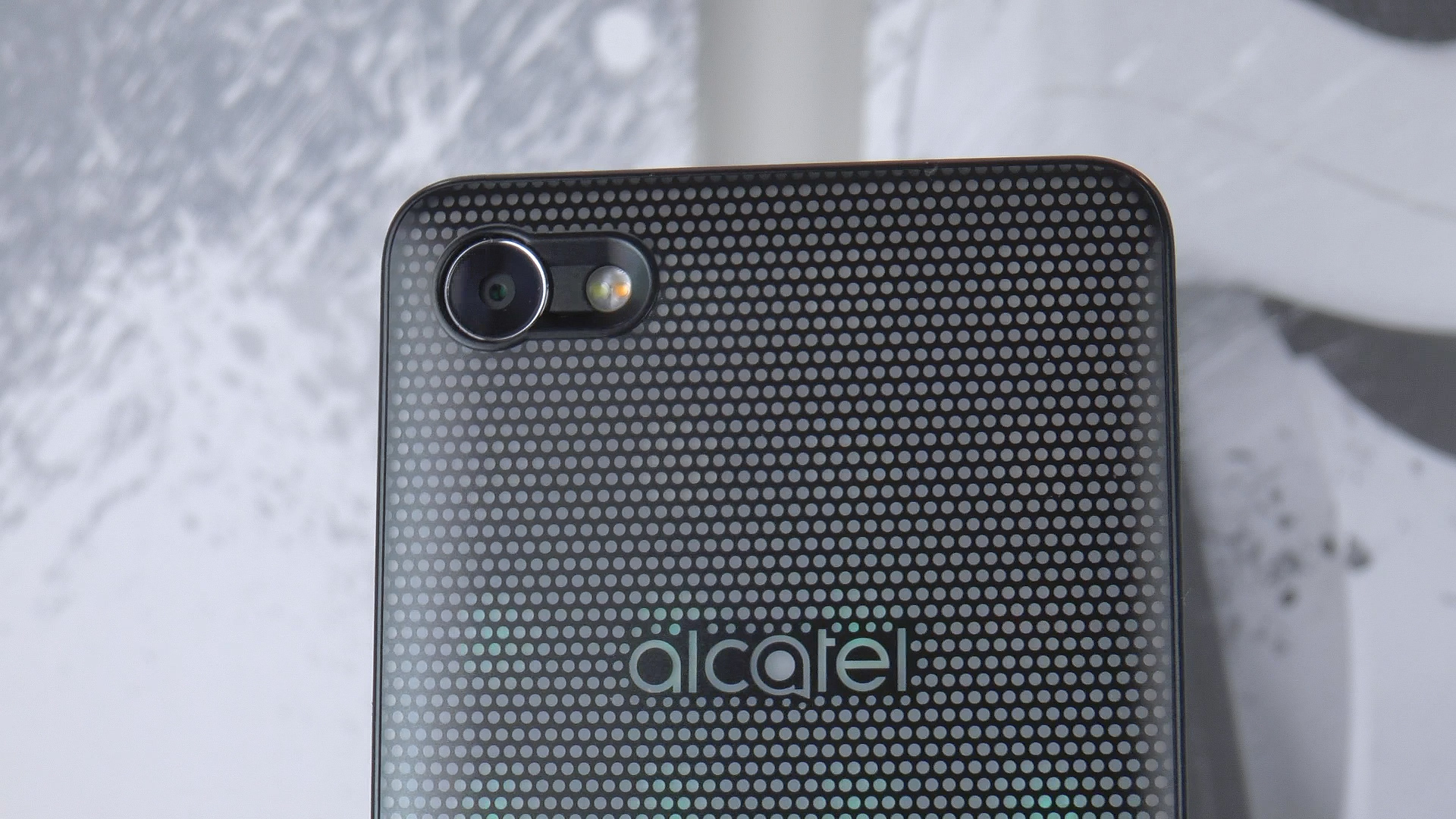 Alcatel A5 LED incelemesi 'RGB'li telefon ister misiniz?'