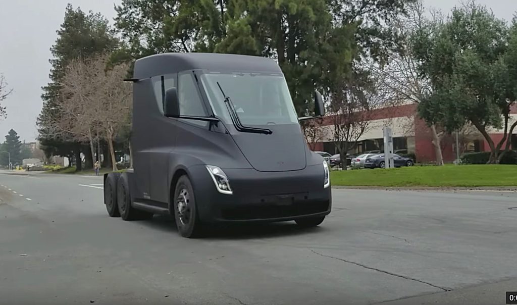 Tesla Semi ilk kez halka açık yollarda görüntülendi