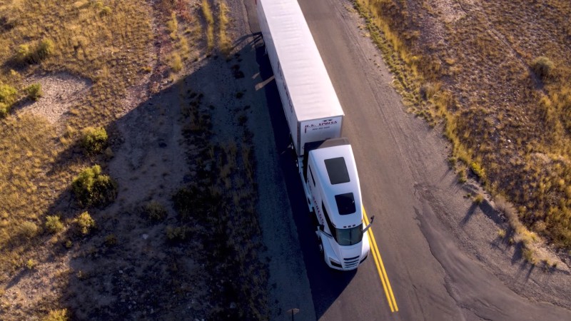 Tesla Semi'nin rakibi Nikola One yollarda gövde gösterisi yaptı