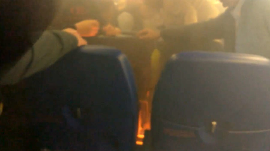 Powerbank uçakta alev aldı, yolcular sakince söndürdü