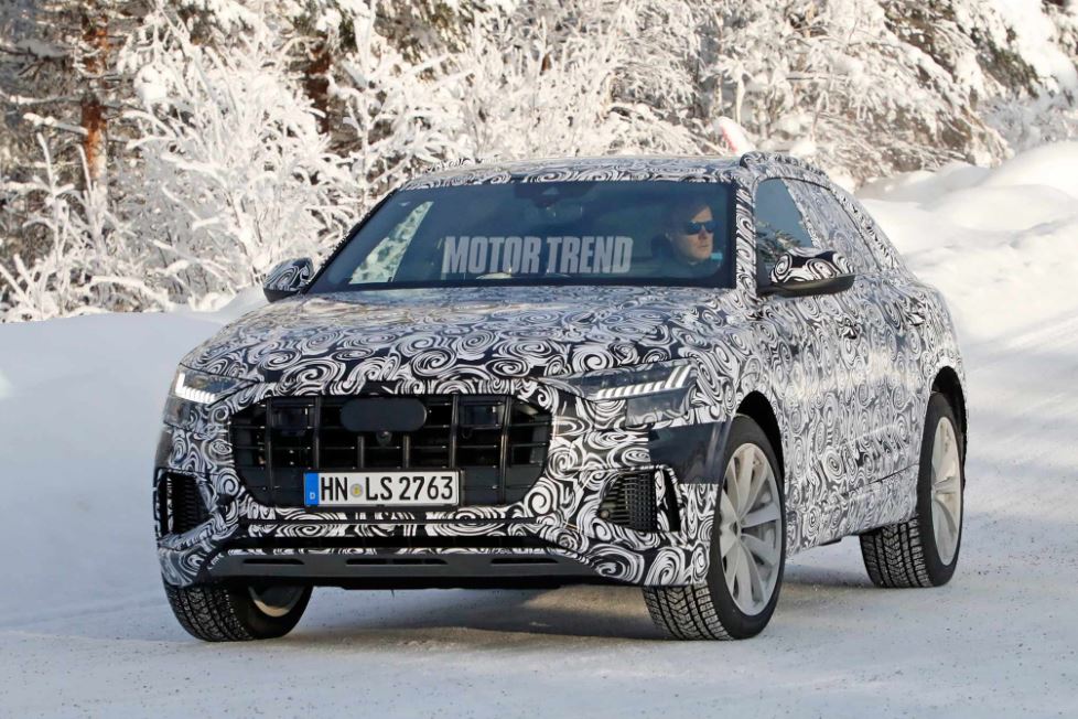 Audi SQ8, heybetli egzoz çıkışlarıyla kamuflajlı olarak görüntülendi