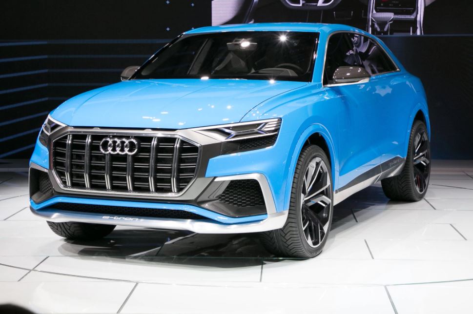 Audi SQ8, heybetli egzoz çıkışlarıyla kamuflajlı olarak görüntülendi