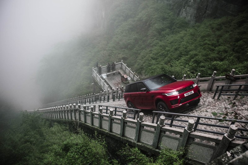 Range Rover Sport'tan Cennetin Kapısı'na 999 basamaklı tırmanış [video]