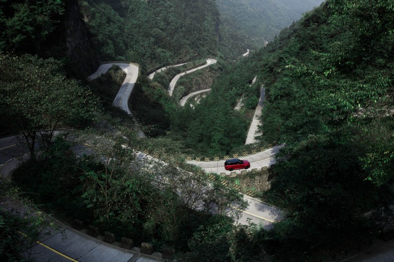 Range Rover Sport'tan Cennetin Kapısı'na 999 basamaklı tırmanış [video]