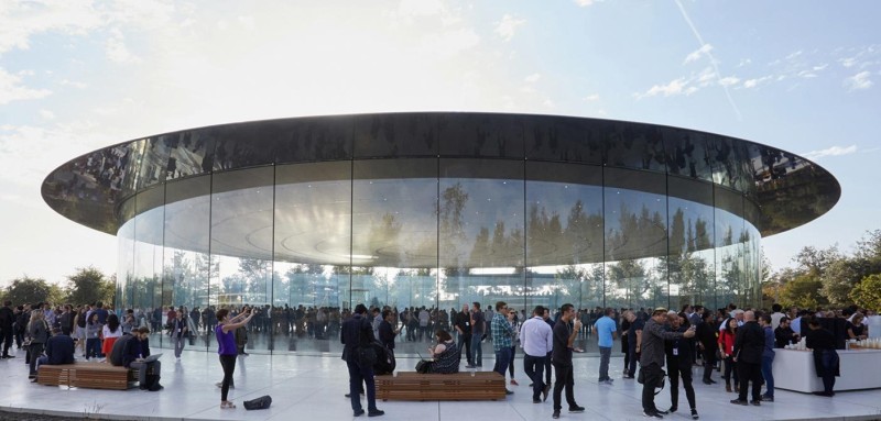 Tim Cook şirket sırrı diyerek hissedarların Apple Park'ı gezmesine izin vermedi