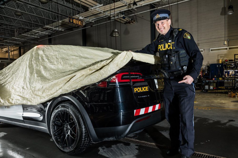 Tesla Model X Kanada'da polis aracı oldu