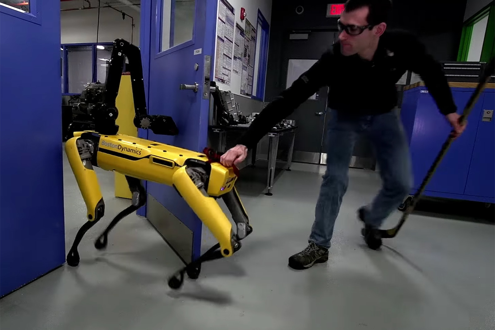 Boston Dynamics'in 'robot işkencesi' devam ediyor: İşte son kurban