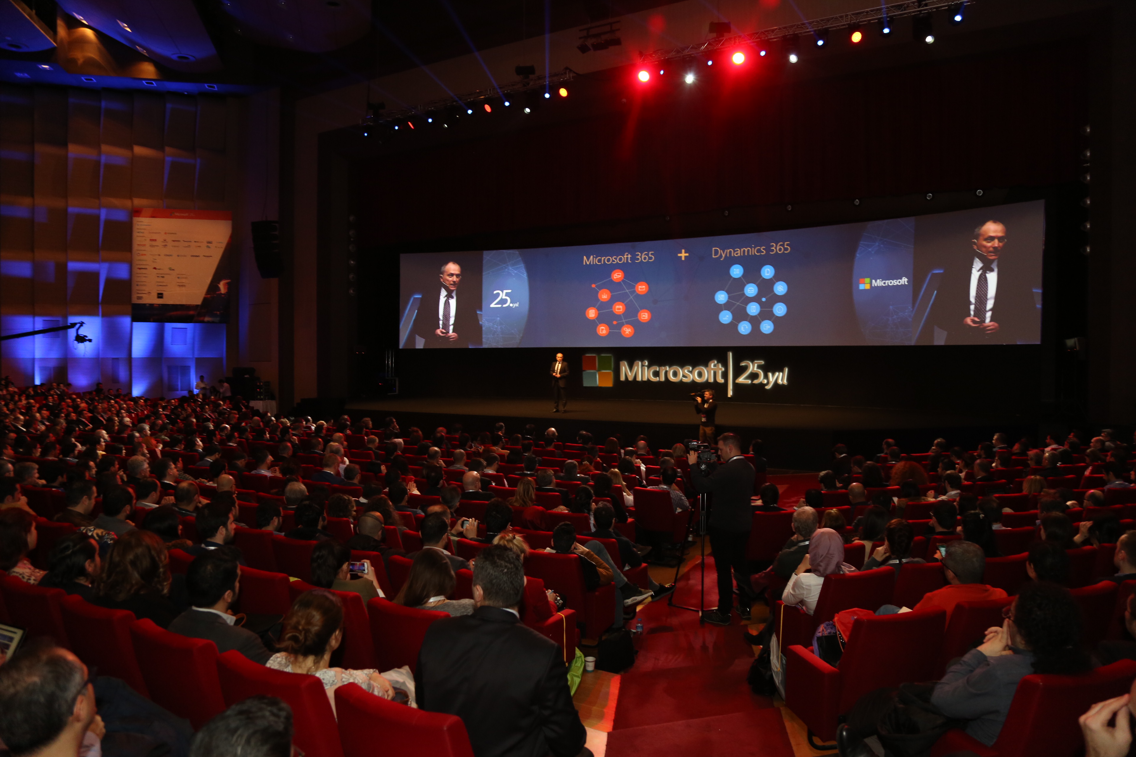 Geleceğin teknolojilerine ışık tutan Microsoft Teknoloji Zirvesi, İstanbul’da düzenlendi