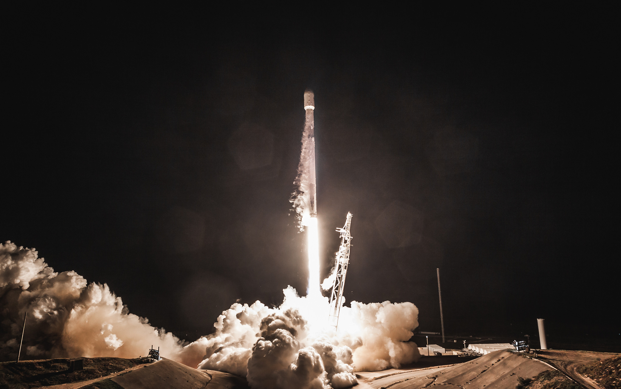 SpaceX ile 'uzaydan internet keyfi': İlk sinyaller Dünya'ya ulaştı