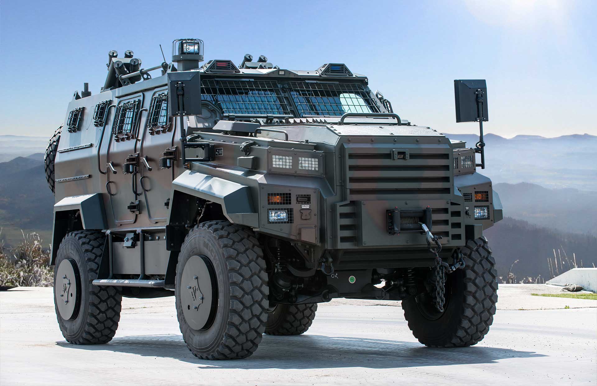 Броневик SWAT 6x6