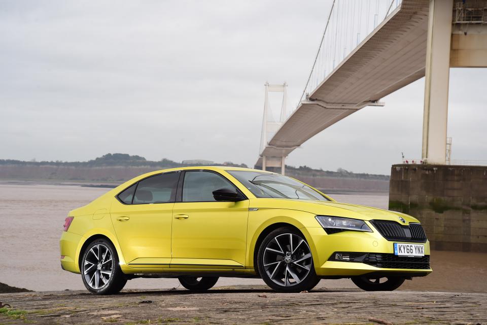 Skoda Superb hibrit 2019 yılında geliyor